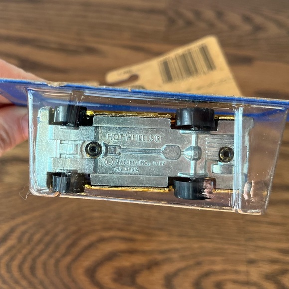 🎈2/$30 - Hot Wheels 1760 ‘57 T-Bird - Gleam Team Gold Stylized Chrome - Picture 3 of 4